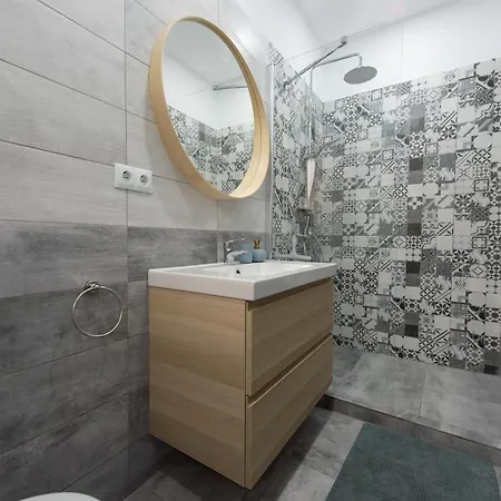Gorgeous Flat With Patio And Mountain Views Brasov