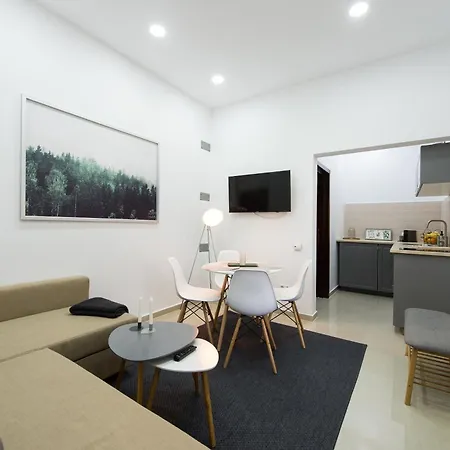 Gorgeous Flat With Patio And Mountain Views Brasov