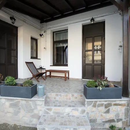 Apartment Gorgeous Flat With Patio And Mountain Views